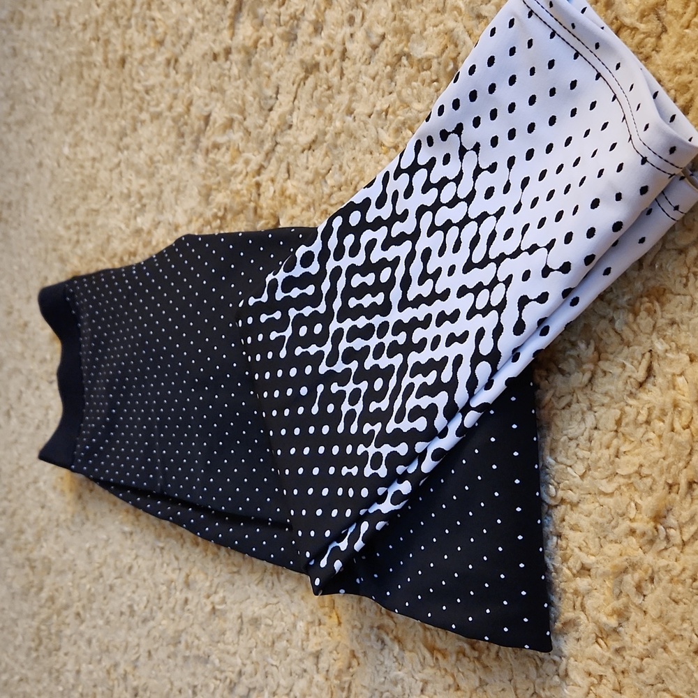 NWOT Ona leggings